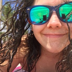 Meet your Posher, Holly